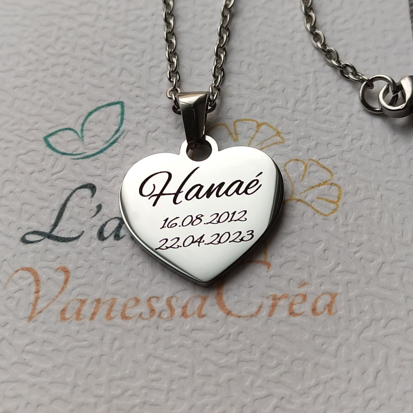 Gravure texte verso sur médaille coeur - L'Atelier VanessaCréa