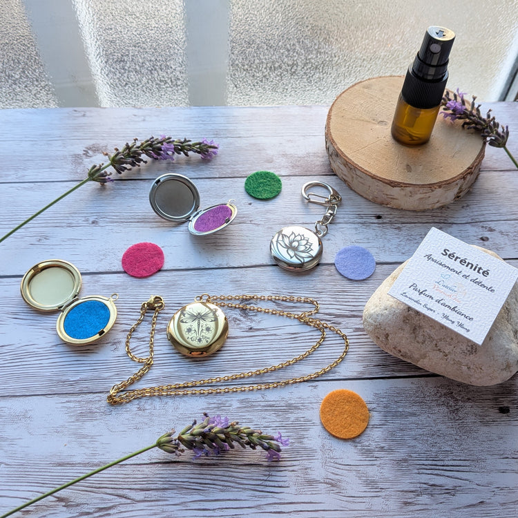 Kit de bijoux olfactifs gravés Vanessa Créa avec flacon de parfum et feutrines colorées pour diffusion d'huiles essentielles.
