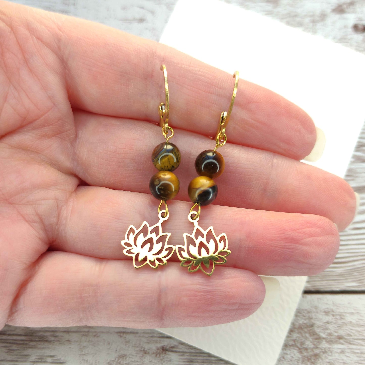 Boucles d'oreilles œil de tigre lotus L'Atelier VanessaCréa