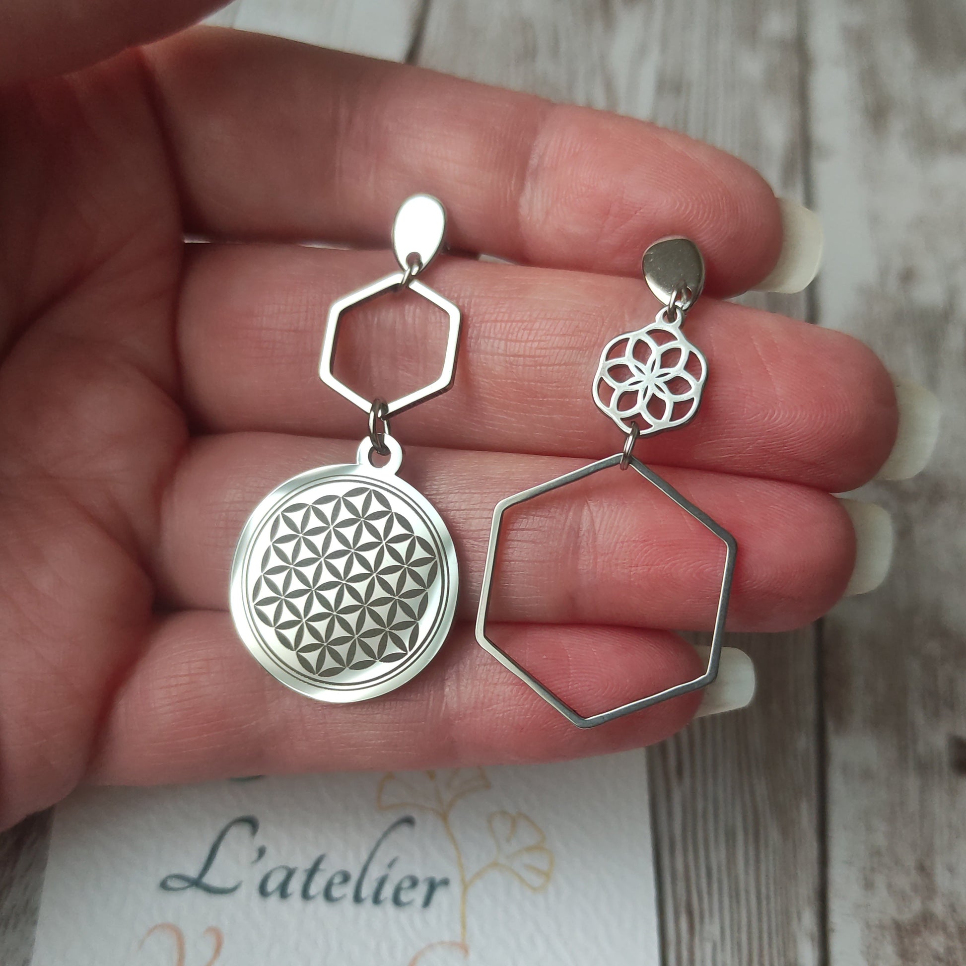 Boucles d'Oreilles Asymétriques "Fleur de Vie" L'Atelier VanessaCréa