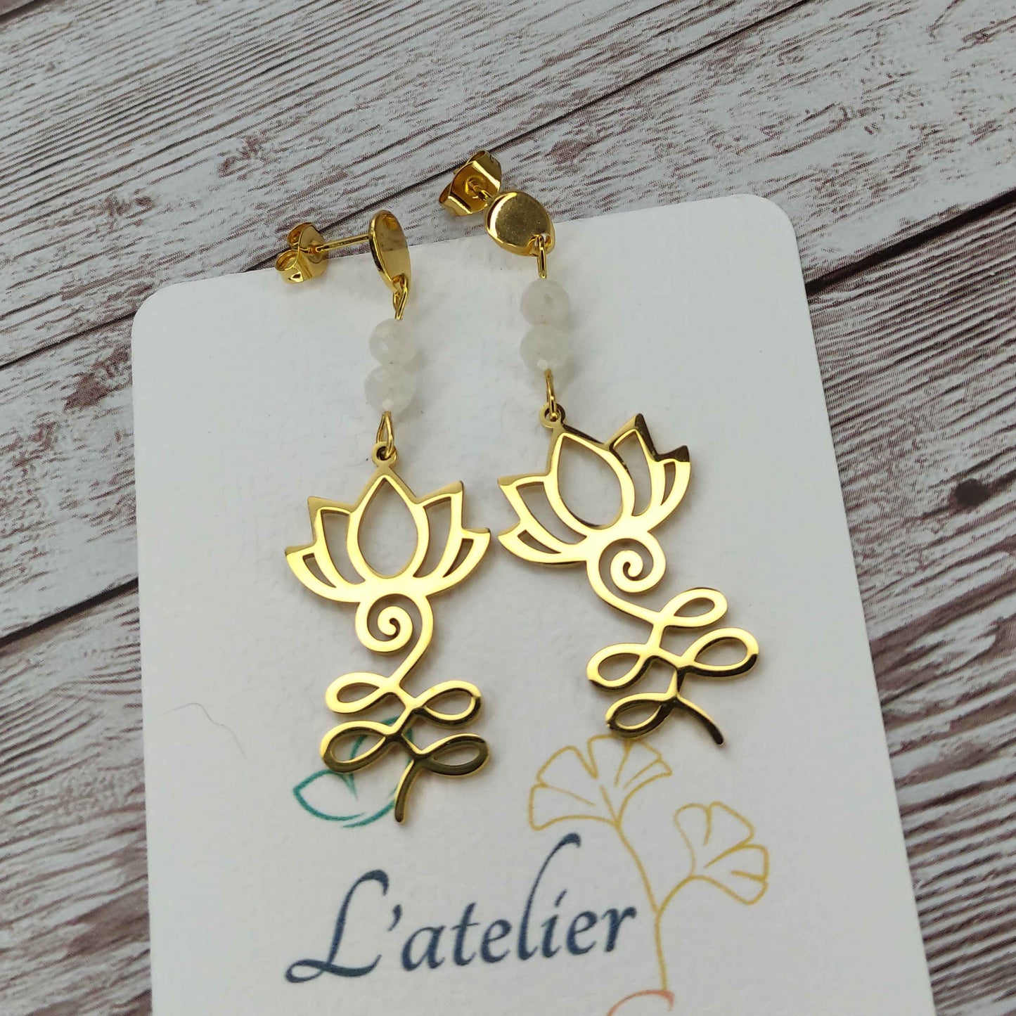 Boucles d'oreilles Lotus pierre de lune L'Atelier VanessaCréa