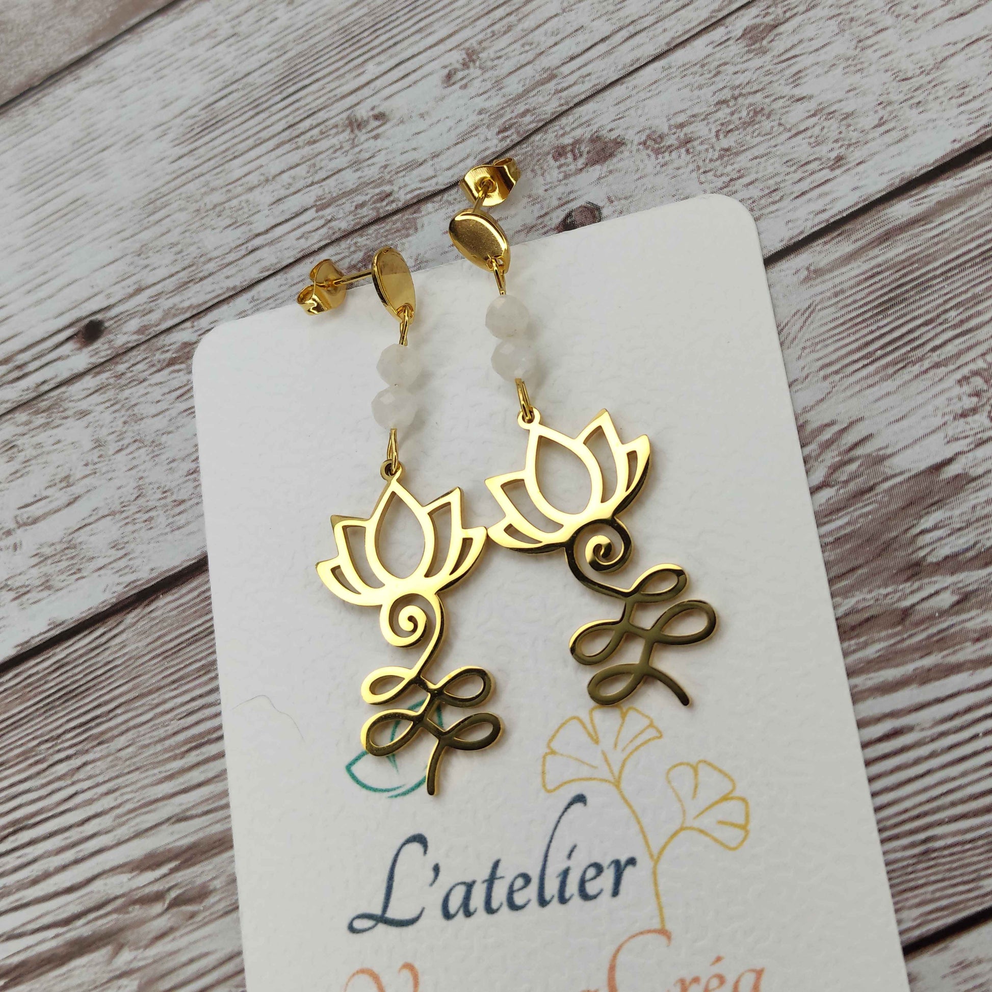 Boucles d'oreilles Lotus pierre de lune L'Atelier VanessaCréa