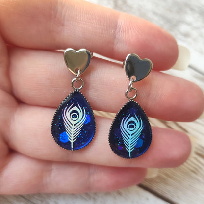 Éclat Féerique – Boucles d'Oreilles Goutte Plume Multicolore L'Atelier VanessaCréa