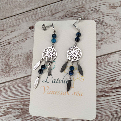 Boucles d'oreilles pendantes style bohème avec plumes et pierres bleues œil de faucon, longueur 6,7cm.