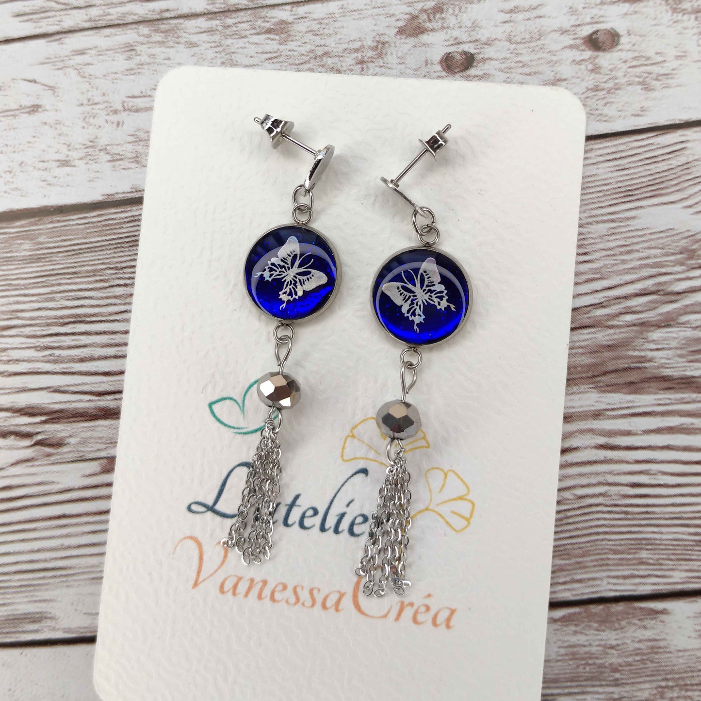 Boucles d’Oreilles "Éclat de Papillon" – Bleu Scintillant & Cascades d'Acier L'Atelier VanessaCréa