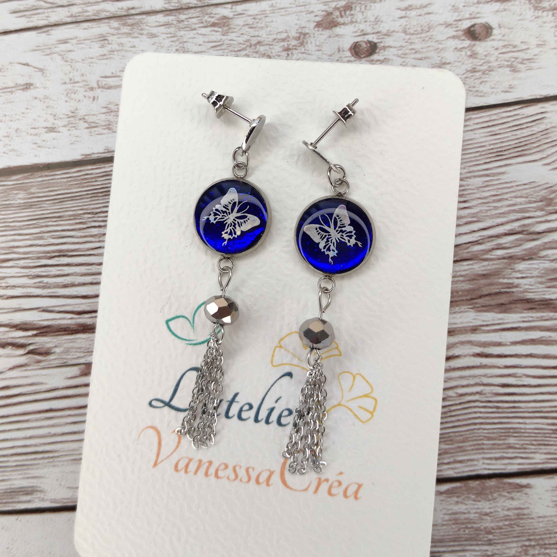 Boucles d’Oreilles "Éclat de Papillon" – Bleu Scintillant & Cascades d'Acier L'Atelier VanessaCréa