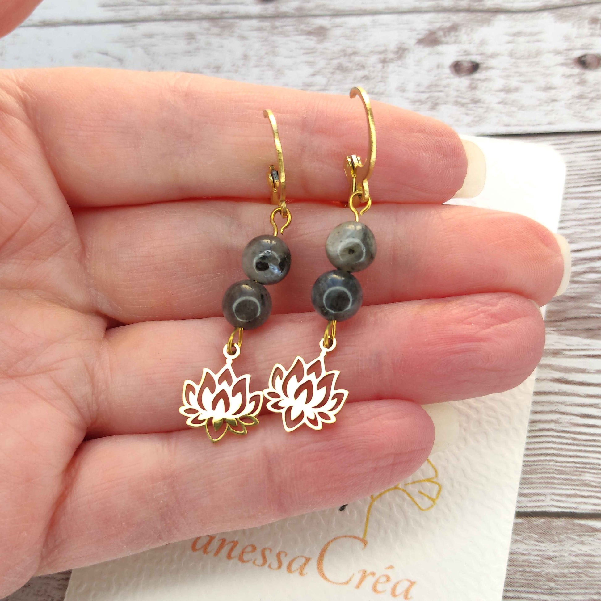 Boucles d'oreilles labradorite et Lotus L'Atelier VanessaCréa