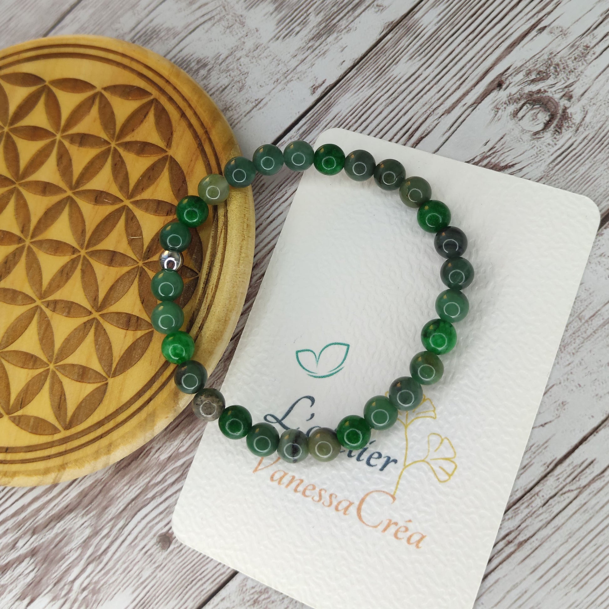 Bracelet en pierres naturelles de Jade Néphrite perles 6mm fabriqué à la main avec intention.