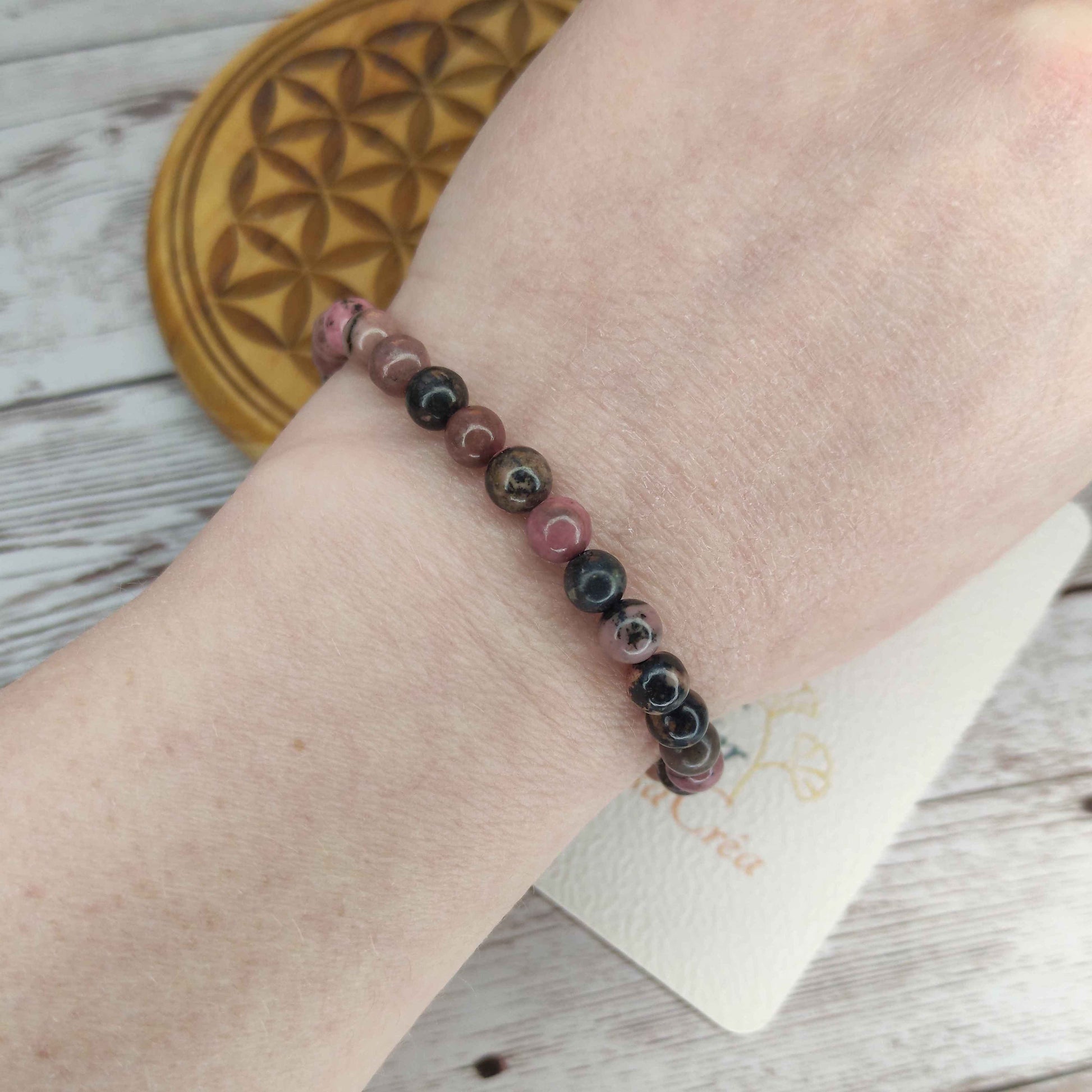 Bracelet Rhodonite naturelle porté  L'Atelier VanessaCréa