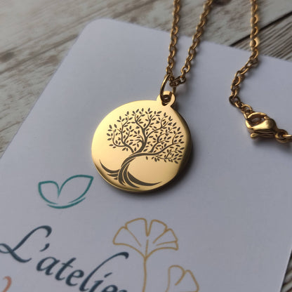 Collier avec pendentif goutte en acier inoxydable doré poli miroir, gravure de précision motif Arbre de Vie style arabesque.