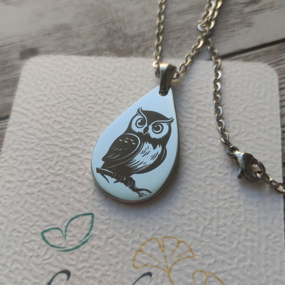 Collier pendentif goutte acier inoxydable poli miroir gravure hibou sur branche