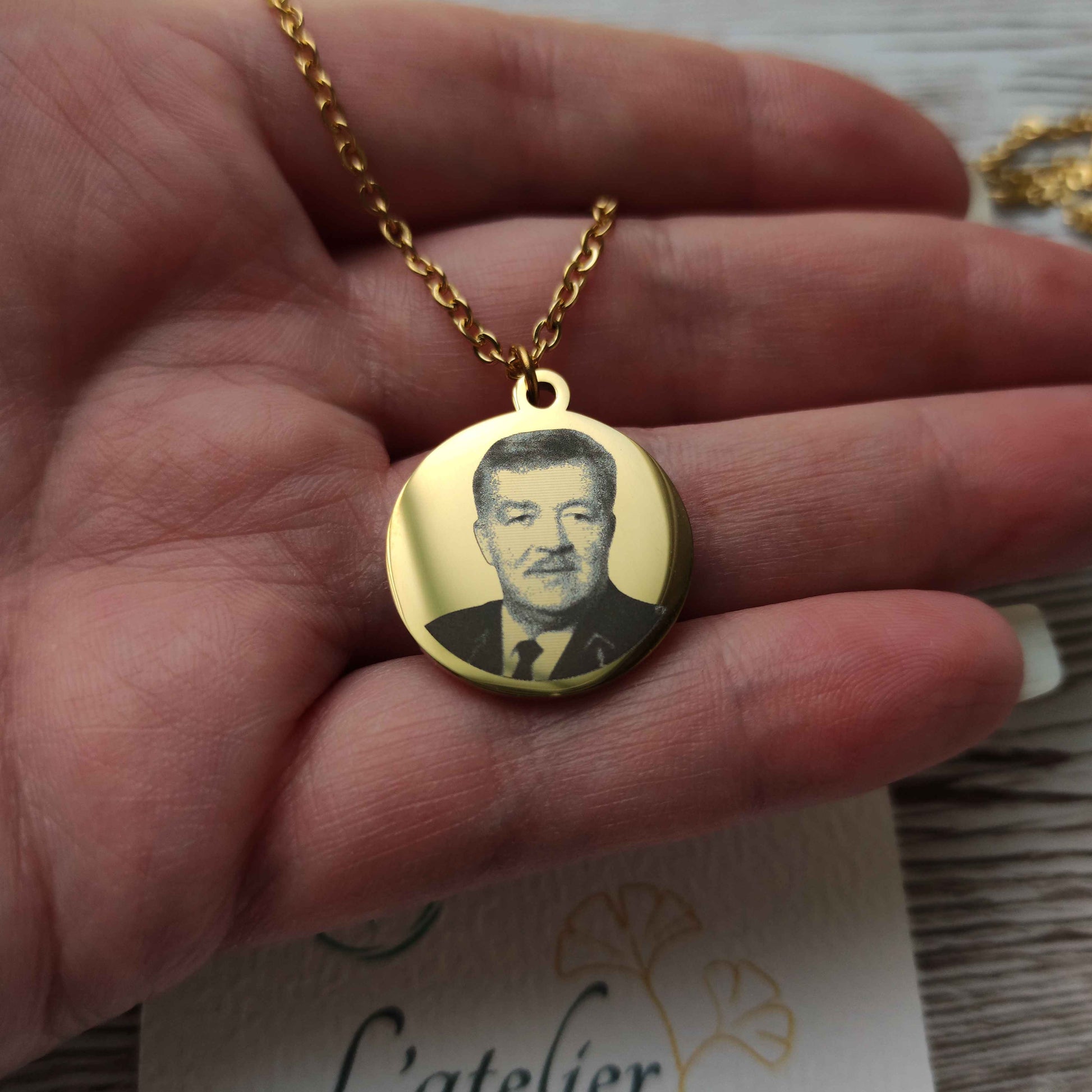 Collier Médaillon Rond Personnalisé - Gravure Photo Effet Miroir L'Atelier VanessaCréa