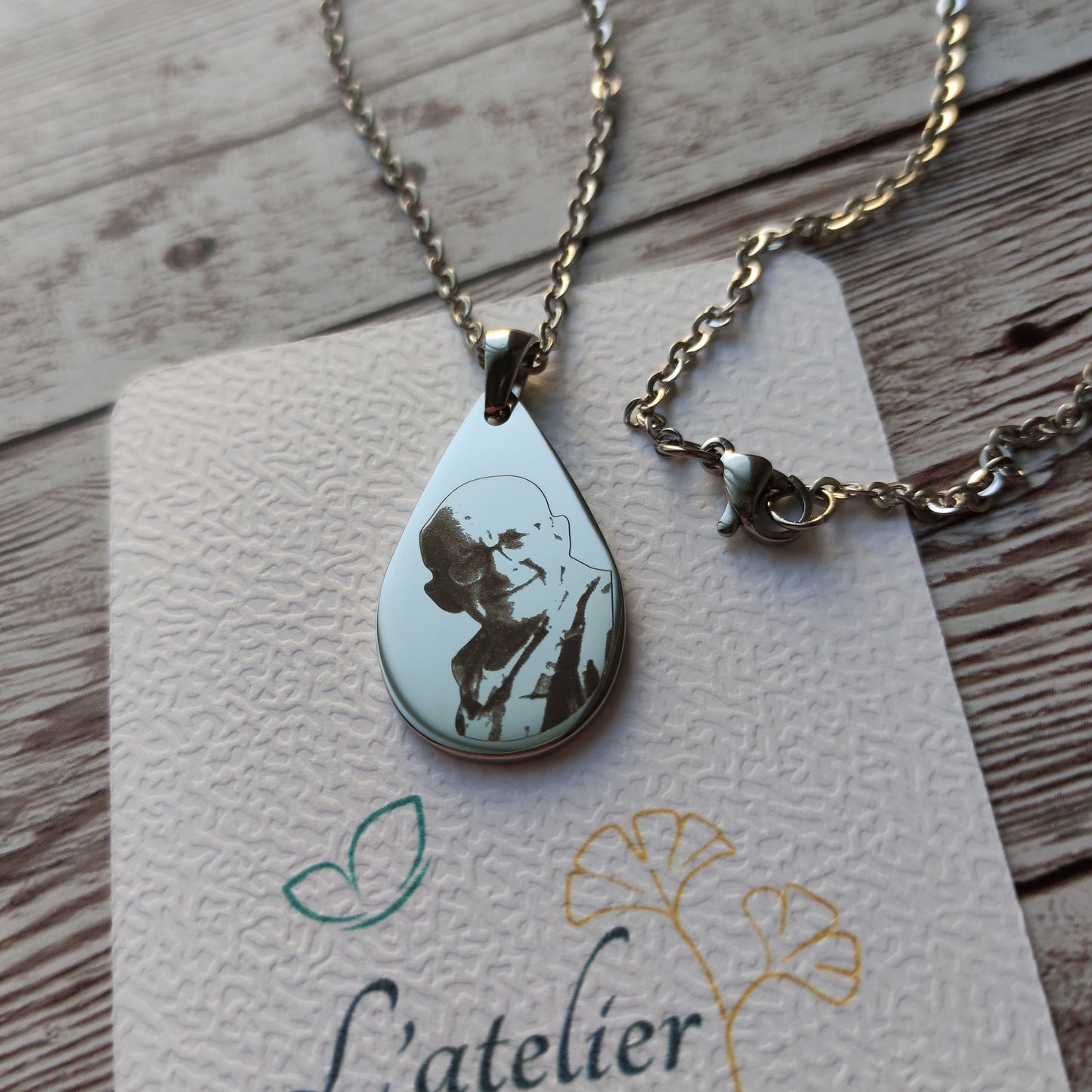Collier personnalise gravure photo goutte - L'Atelier VanessaCréa