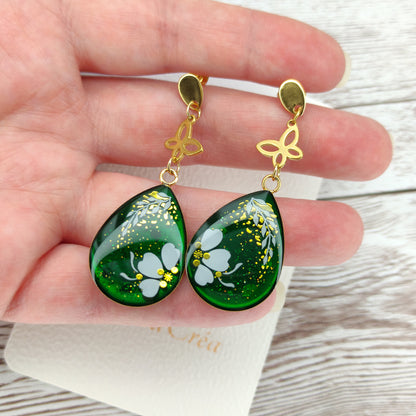 Boucles d'Oreilles « Jardin de Cristal » – Goutte Émeraude & Papillon Ajouré
