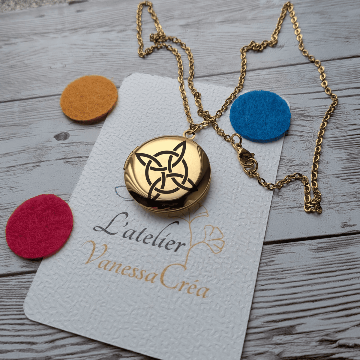 Bijou aromathérapie collier diffuseur d'huiles essentielles Nœud Celtique en acier inoxydable