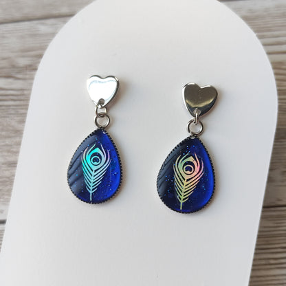 Éclat Féerique – Boucles d'Oreilles Goutte Plume Multicolore