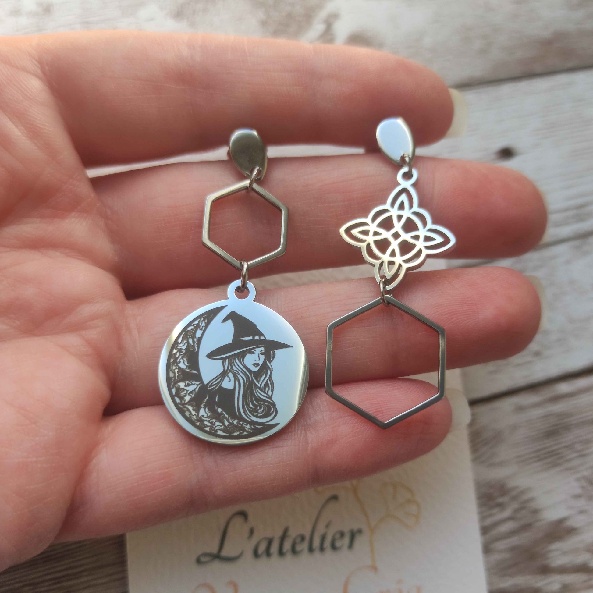Boucles d'Oreilles Asymétriques "Pouvoir Secret" L'Atelier VanessaCréa