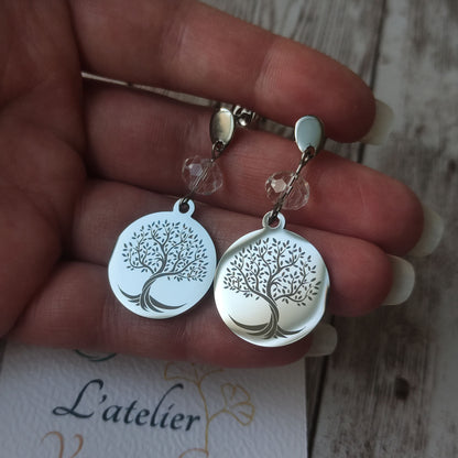 Boucles d'oreilles arbre de vie acier inoxydable avec cristal à facettes et médaillon poli miroir gravé au laser.