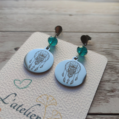 Boucles d'oreilles pendantes en acier inoxydable avec cristal à facettes et médaille gravée laser motif attrape-rêves et hibou.