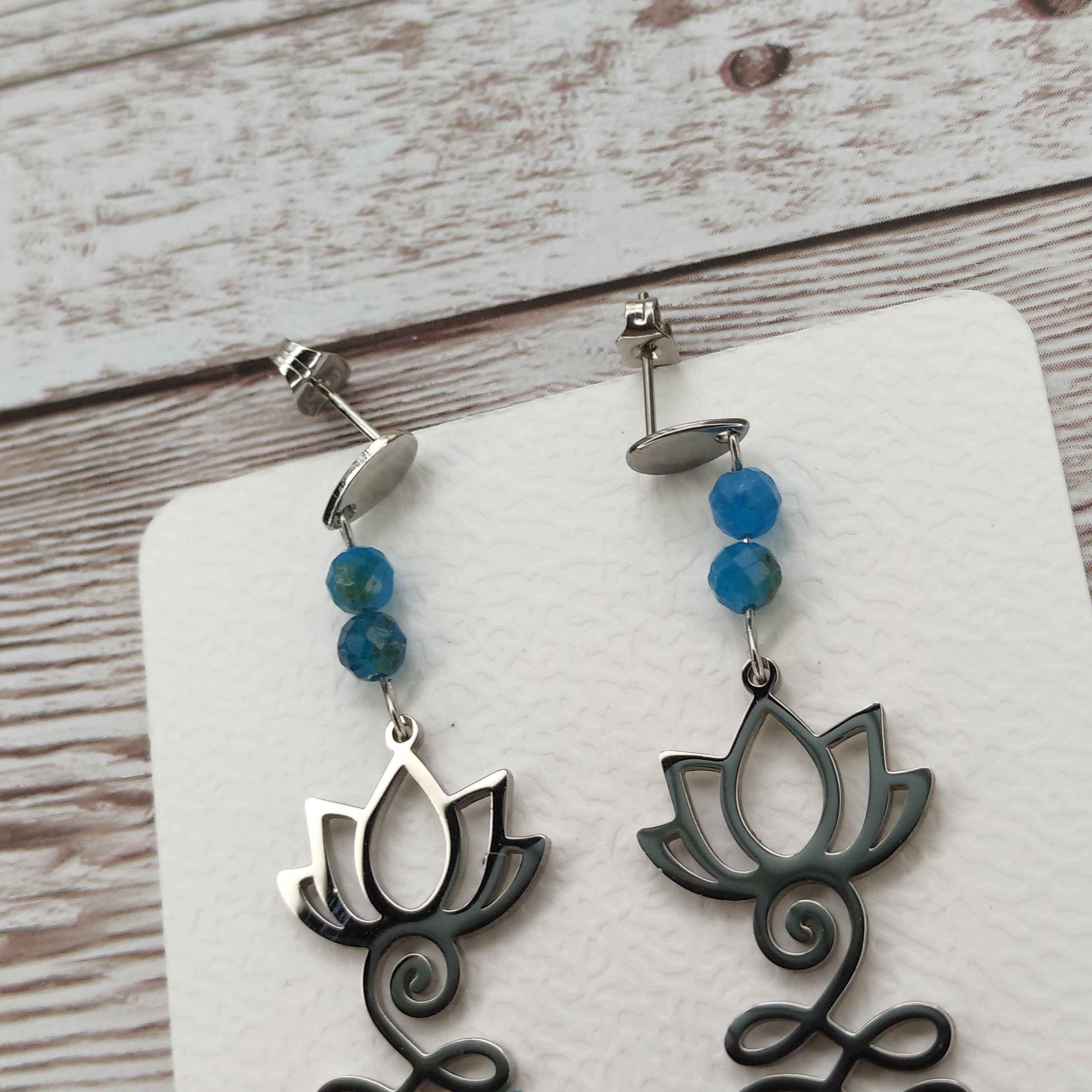 Boucles d'oreilles Lotus pierre Apatite L'Atelier VanessaCréa