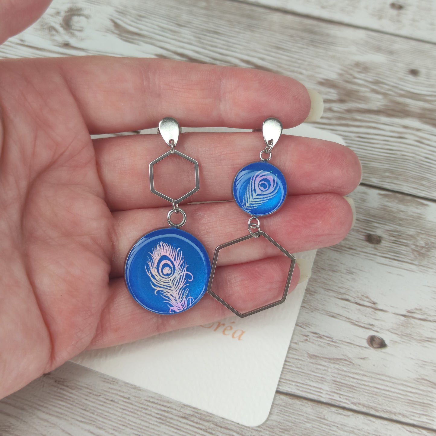 Éclat Céleste – Boucles d'Oreilles regan Plume aux Reflets Changeants