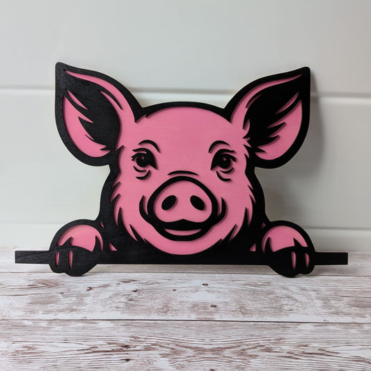 Cochon décoratif en bois posé sur un petit chevalet
