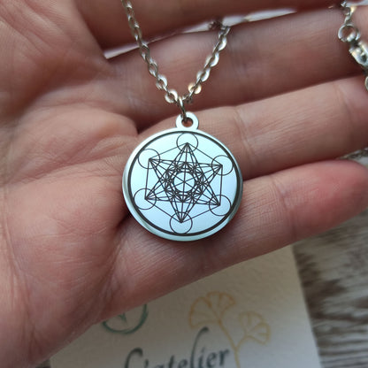 Pendentif rond acier poli miroir avec gravure Cube de Métatron.