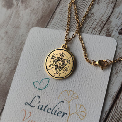 Pendentif rond acier doré poli miroir avec gravure Cube de Métatron.
