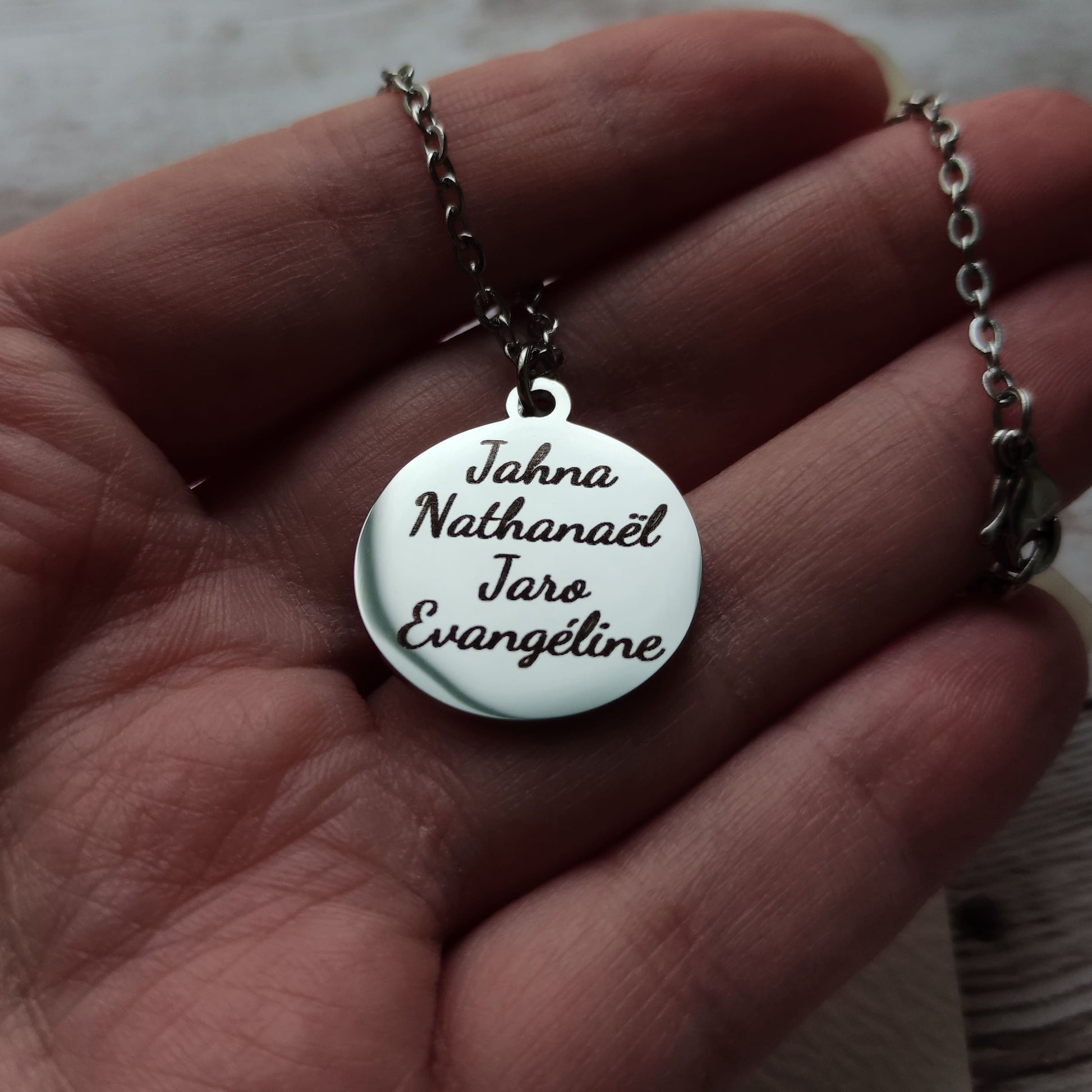 Collier Personnalisé Prénoms Rond - L'Atelier VanessaCréa