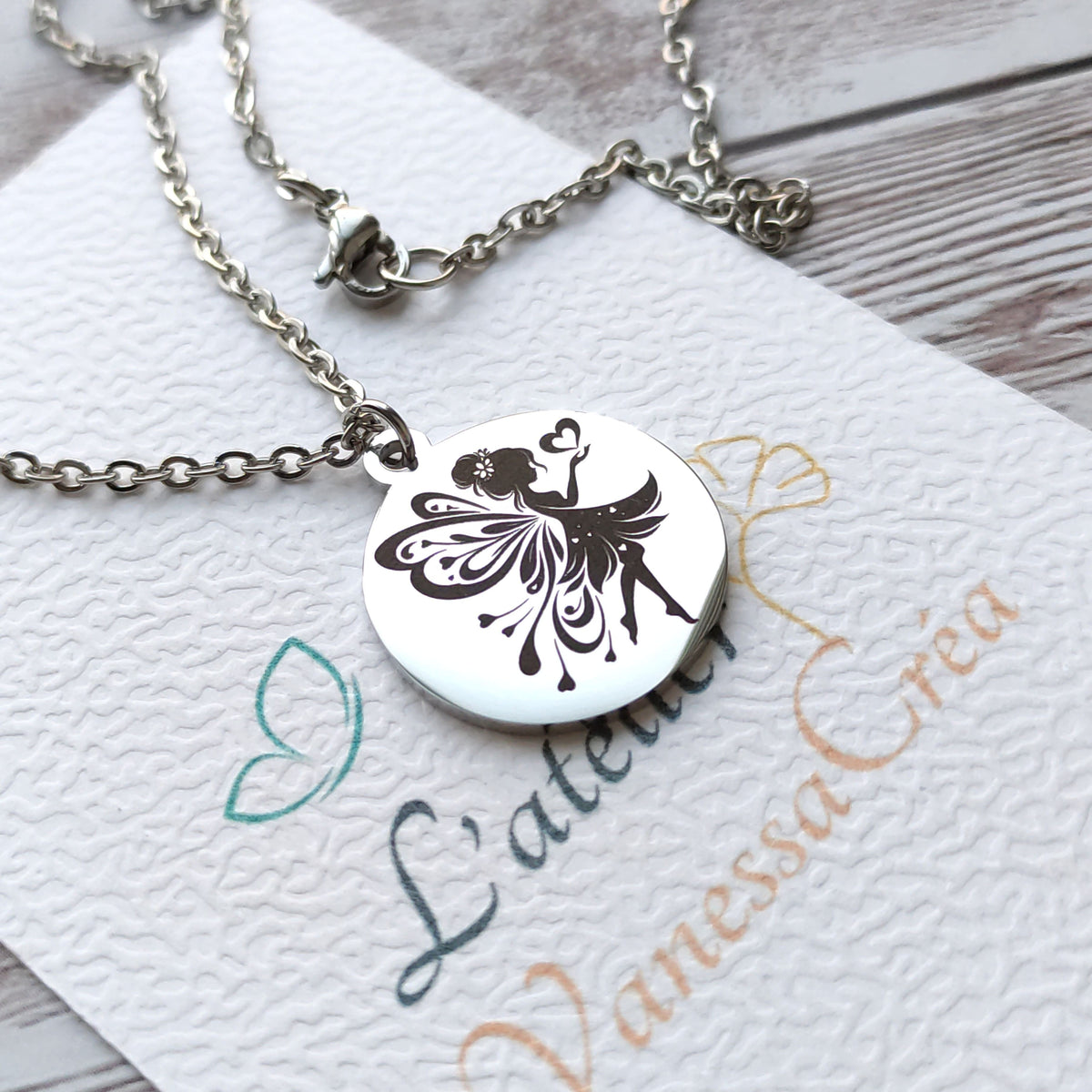 collier personnalisé rond fée - L'Atelier VanessaCréa