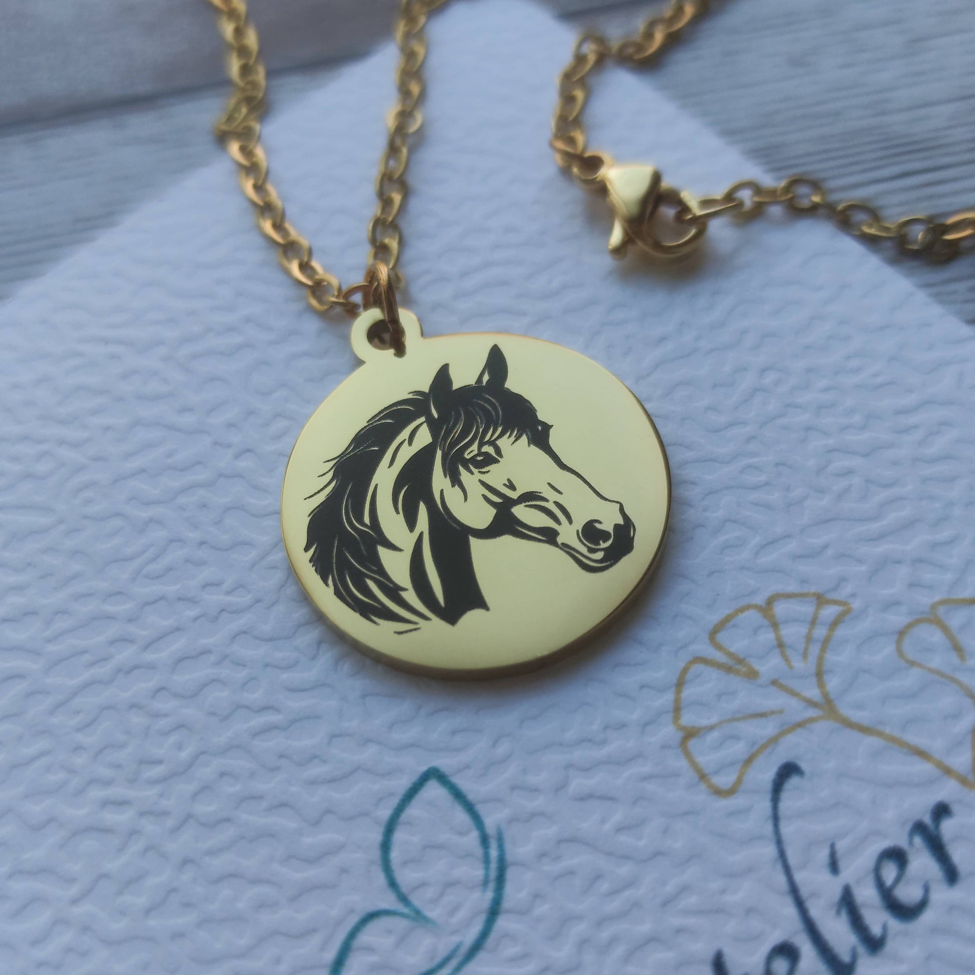 Collier tête de cheval personnalisé - L'Atelier VanessaCréa