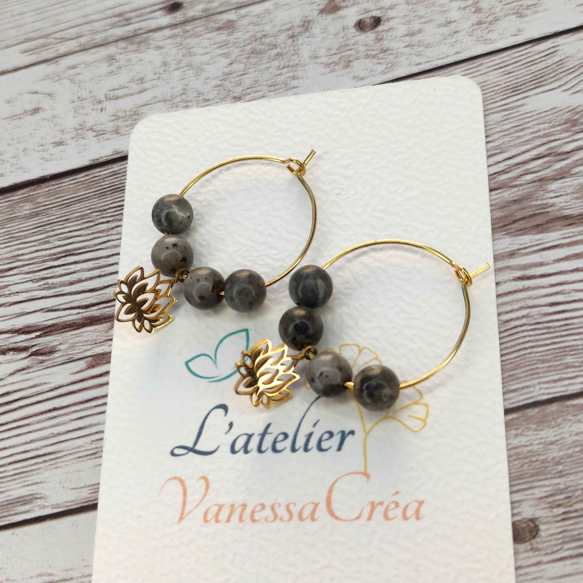 Créoles Lotus et Labradorite L'Atelier VanessaCréa