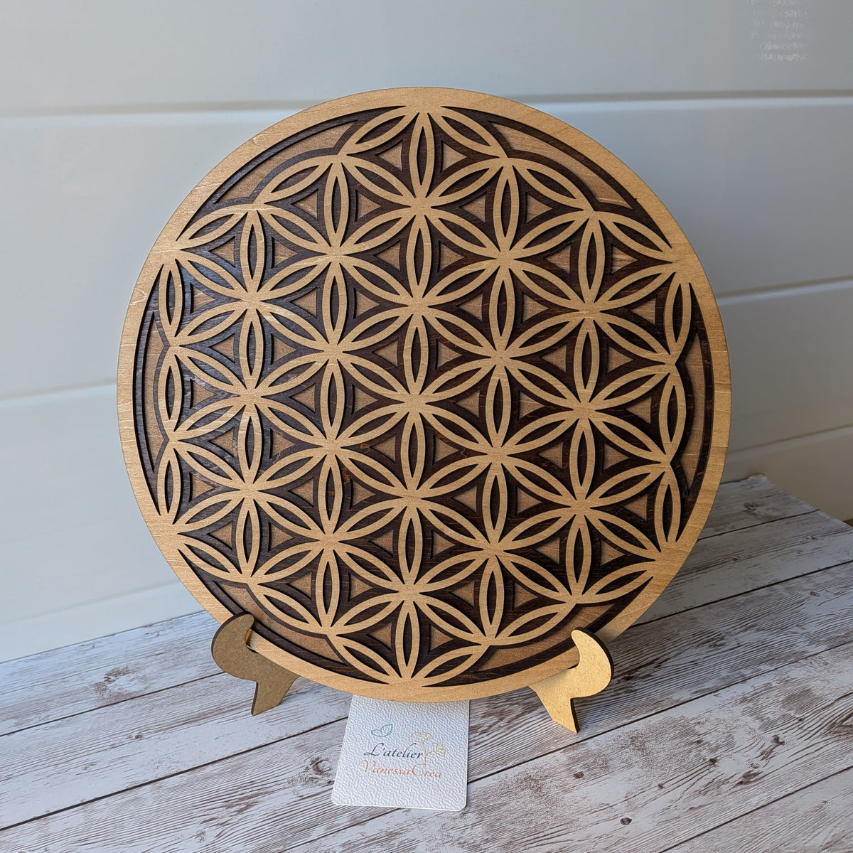Décoration murale Fleur de Vie en bois teinté brou de noix sur chevalet