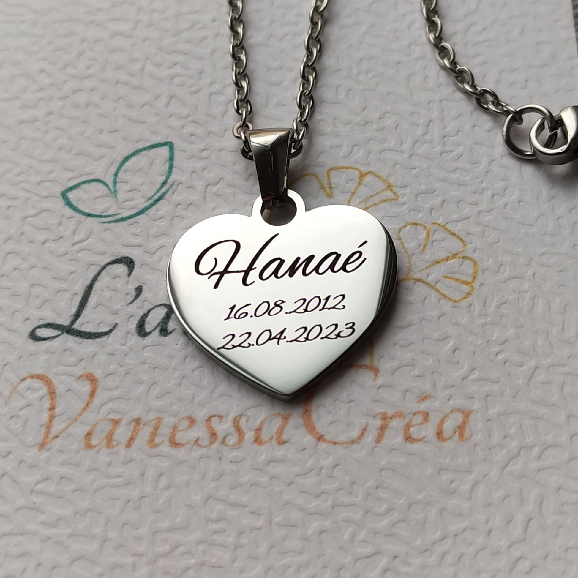 Gravure texte verso sur médaille coeur - L'Atelier VanessaCréa