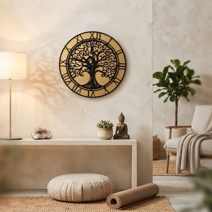 Horloge Arbre de Vie en bois installée dans un salon zen