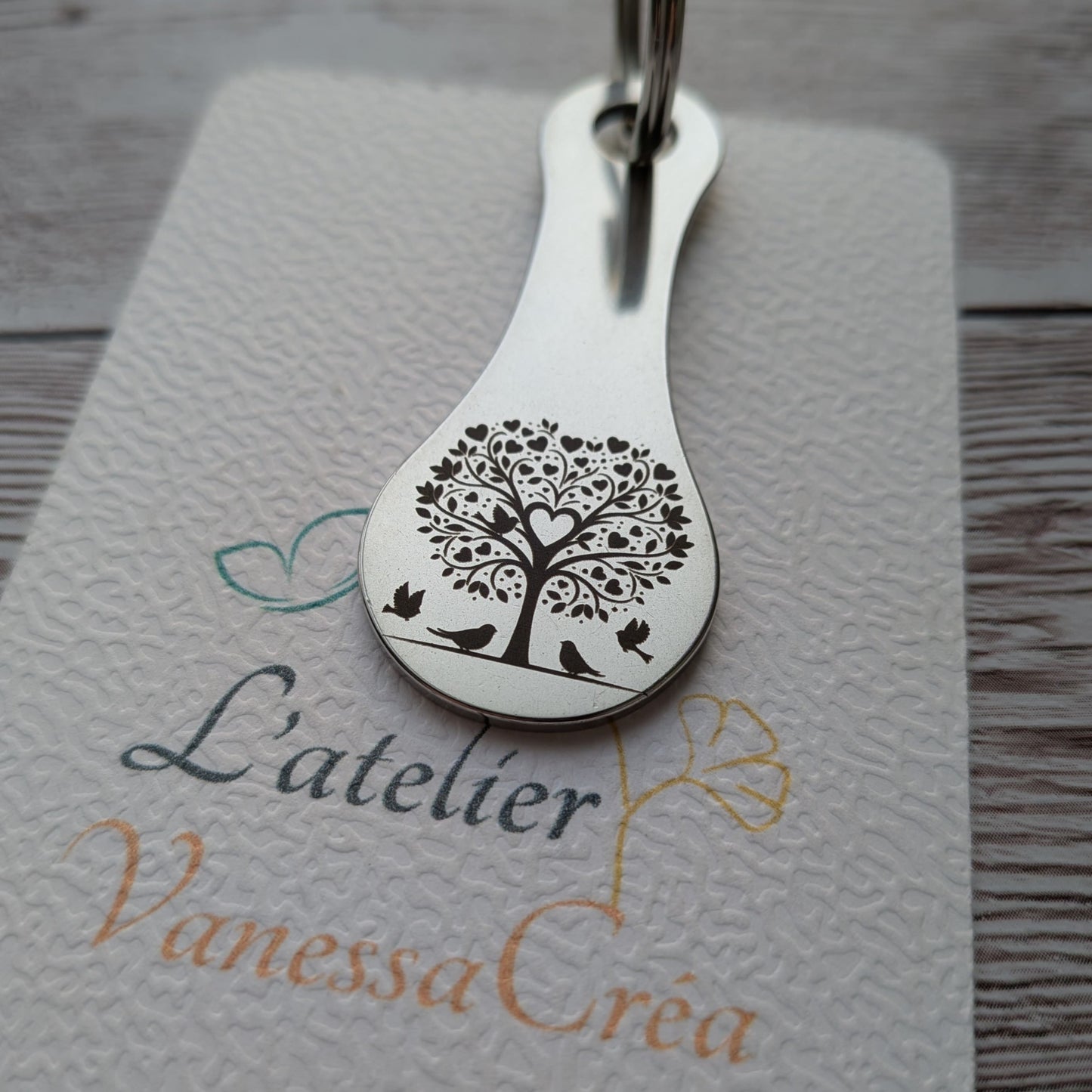 Porte-clés jeton de caddie en acier inoxydable gravé d'un Arbre de Vie stylisé, L'Atelier VanessaCréa.